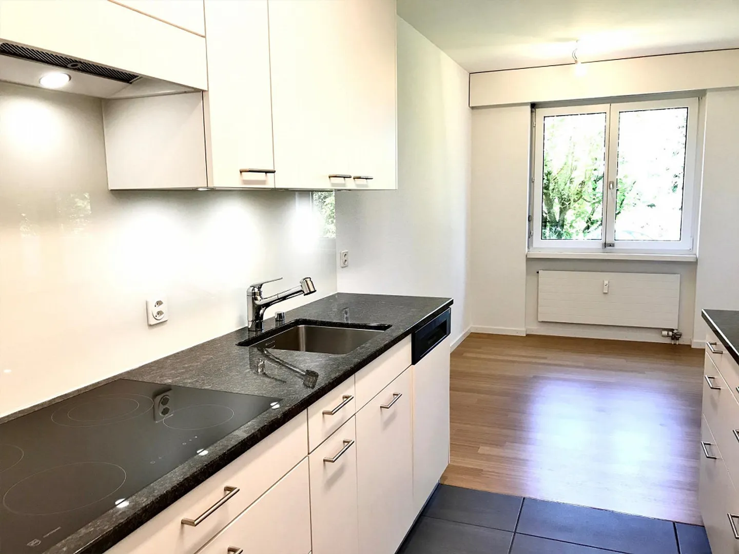 Appartamento ristrutturato di 3.5 locali in posizione tranquilla vicino all'ospedale Bruderholz - Foto 5 di 9