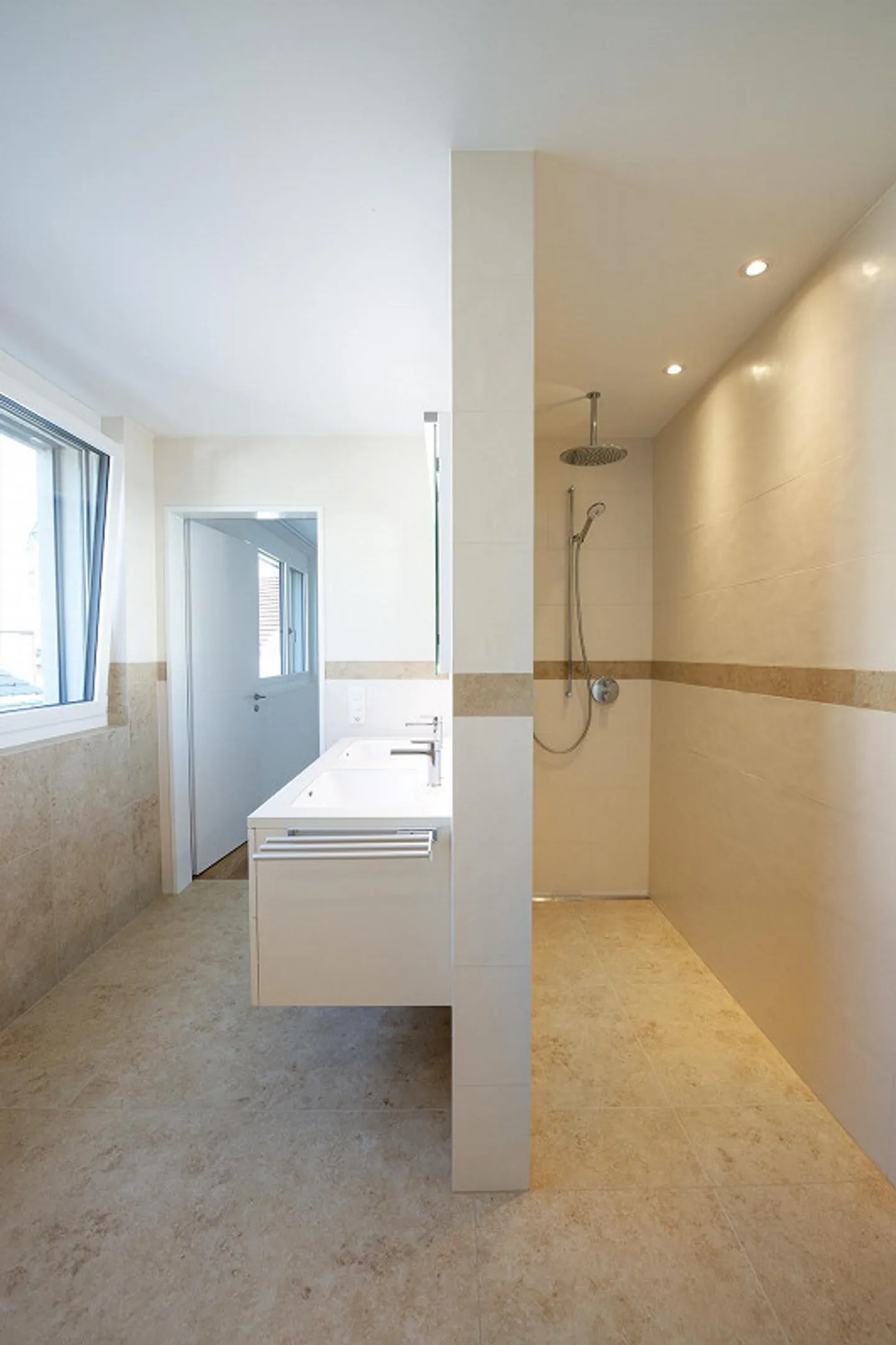 Appartement moderne de 3,5 pièces avec finition de haute qualité - Photo 7 sur 15