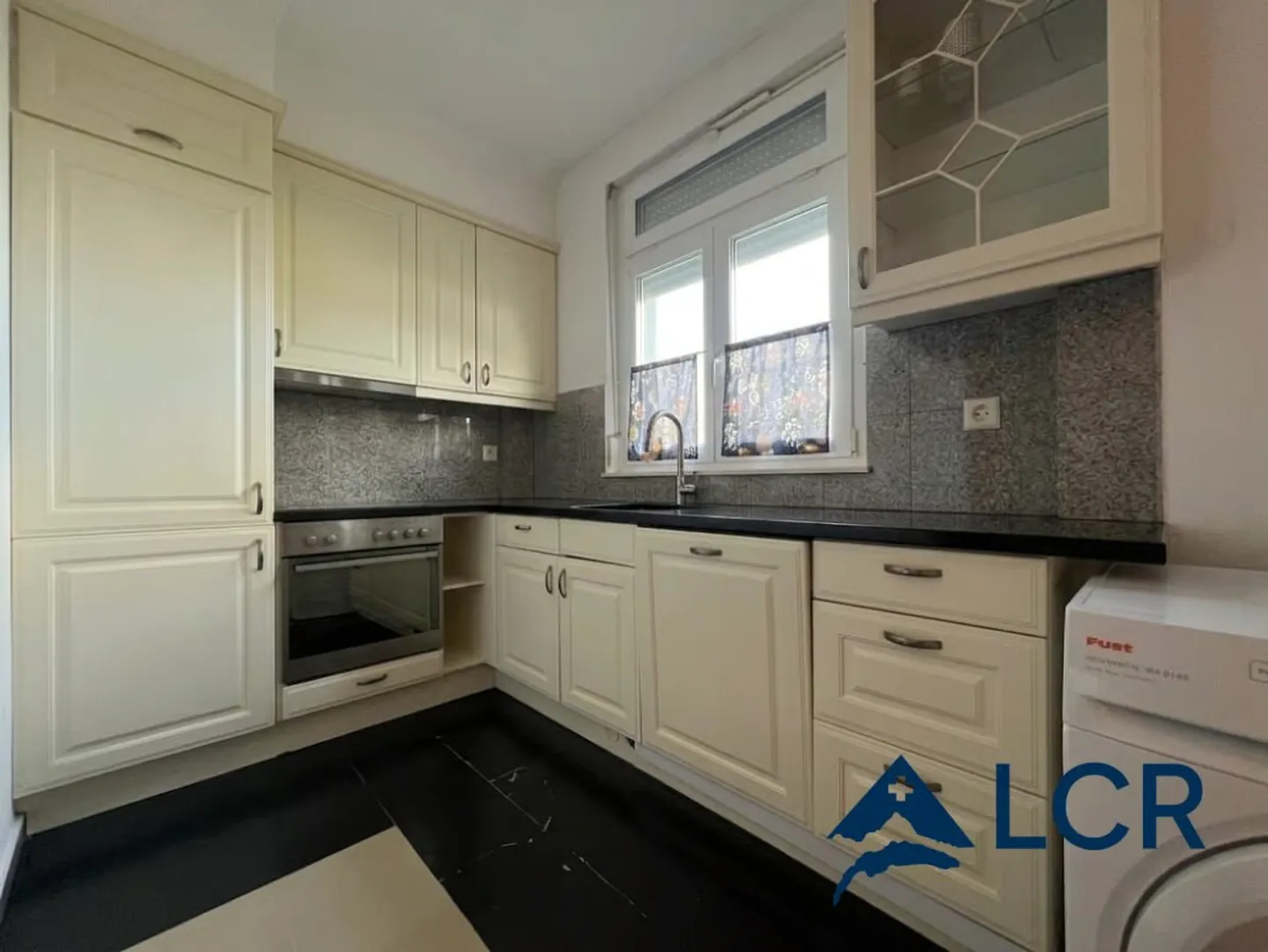 Bel Appartement de 3.5P à Veytaux / 2CHB / 1 SDB / proche lac, Vevey et Montreux - Photo 3 sur 13