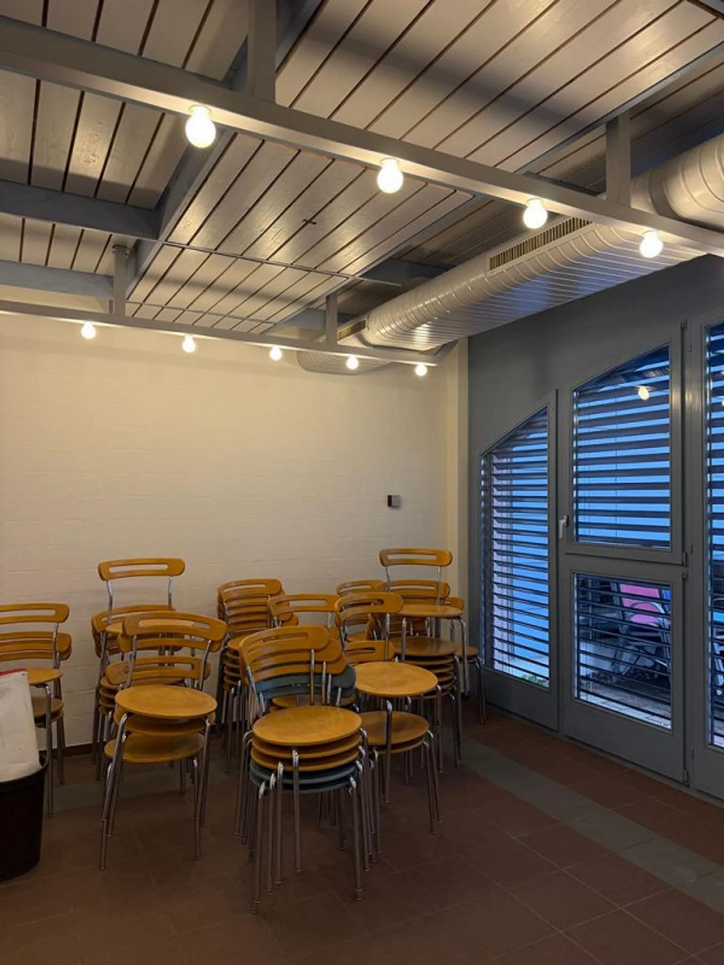 Partially renovated apartment in Rafz - Photo 5 of 8