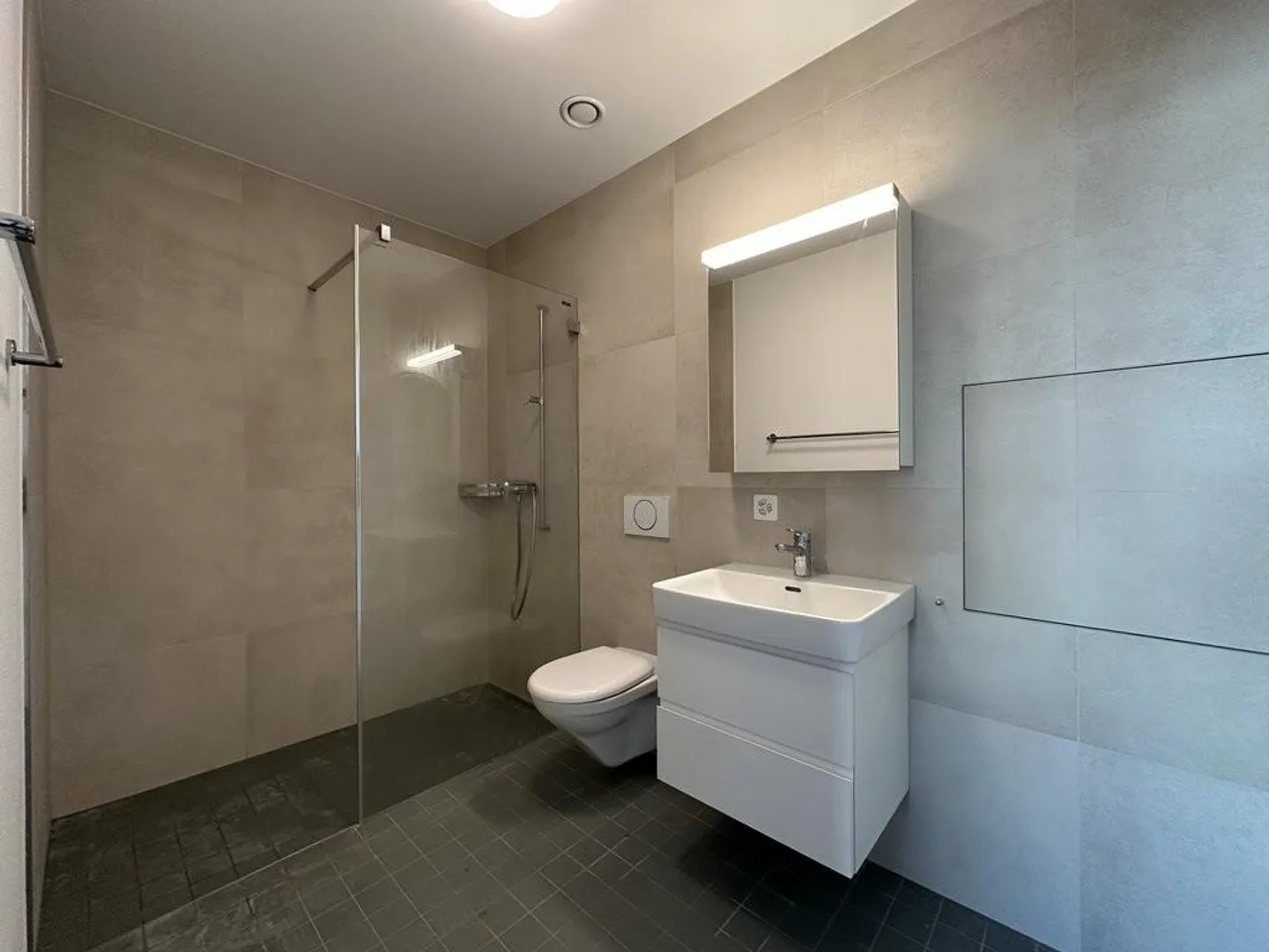 Perfetto per single! Appartamento 2.5 locali a Niederwangen - Foto 7 di 9