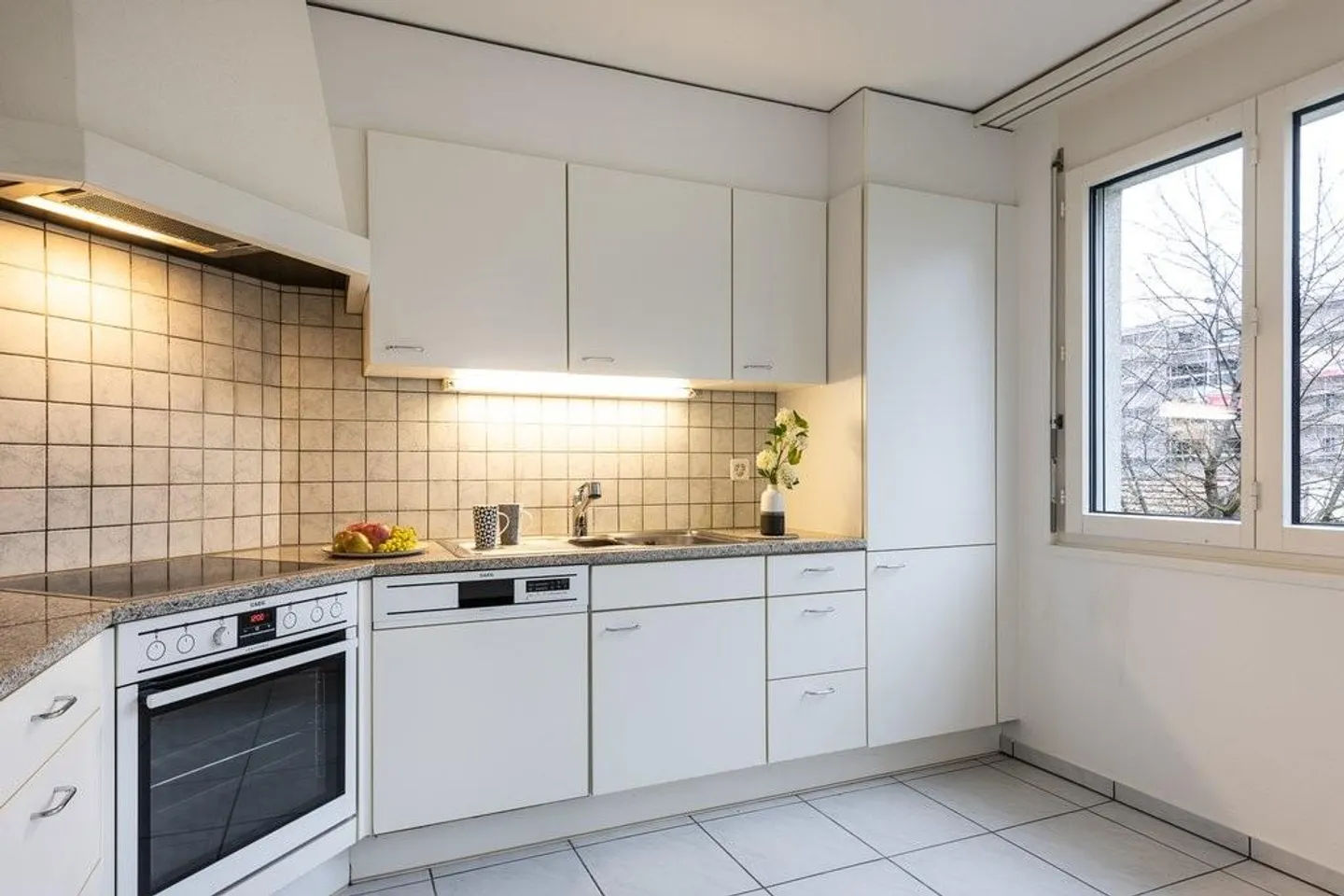 Appartement familial à louer dans un quartier populaire - Photo 2 sur 11