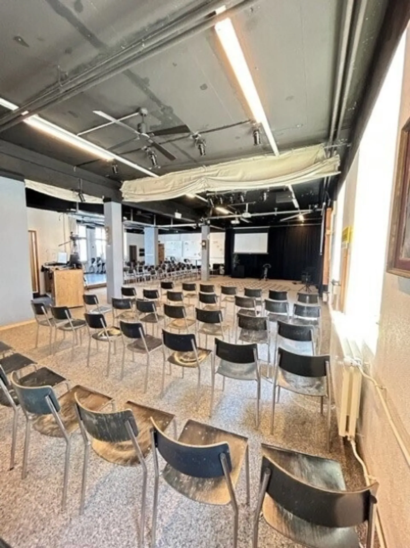 Espace commercial spacieux et polyvalent dans un emplacement central à Aarau - Photo 4 sur 10