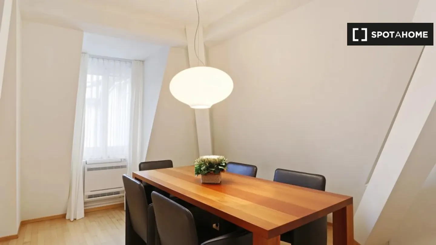 Charming Apartment in Zurich - Photo 2 of 9