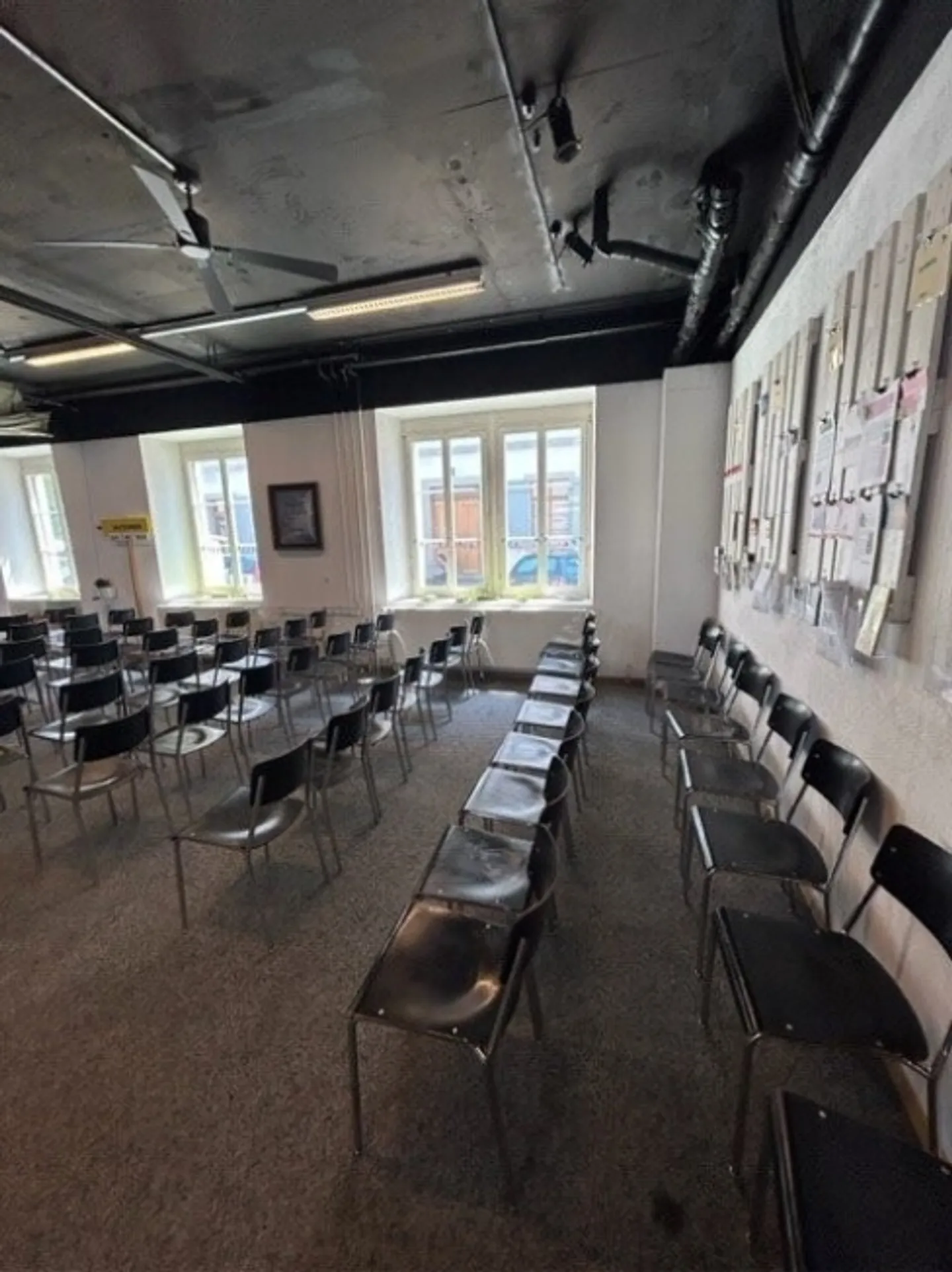 Espace commercial spacieux et polyvalent dans un emplacement central à Aarau - Photo 1 sur 10