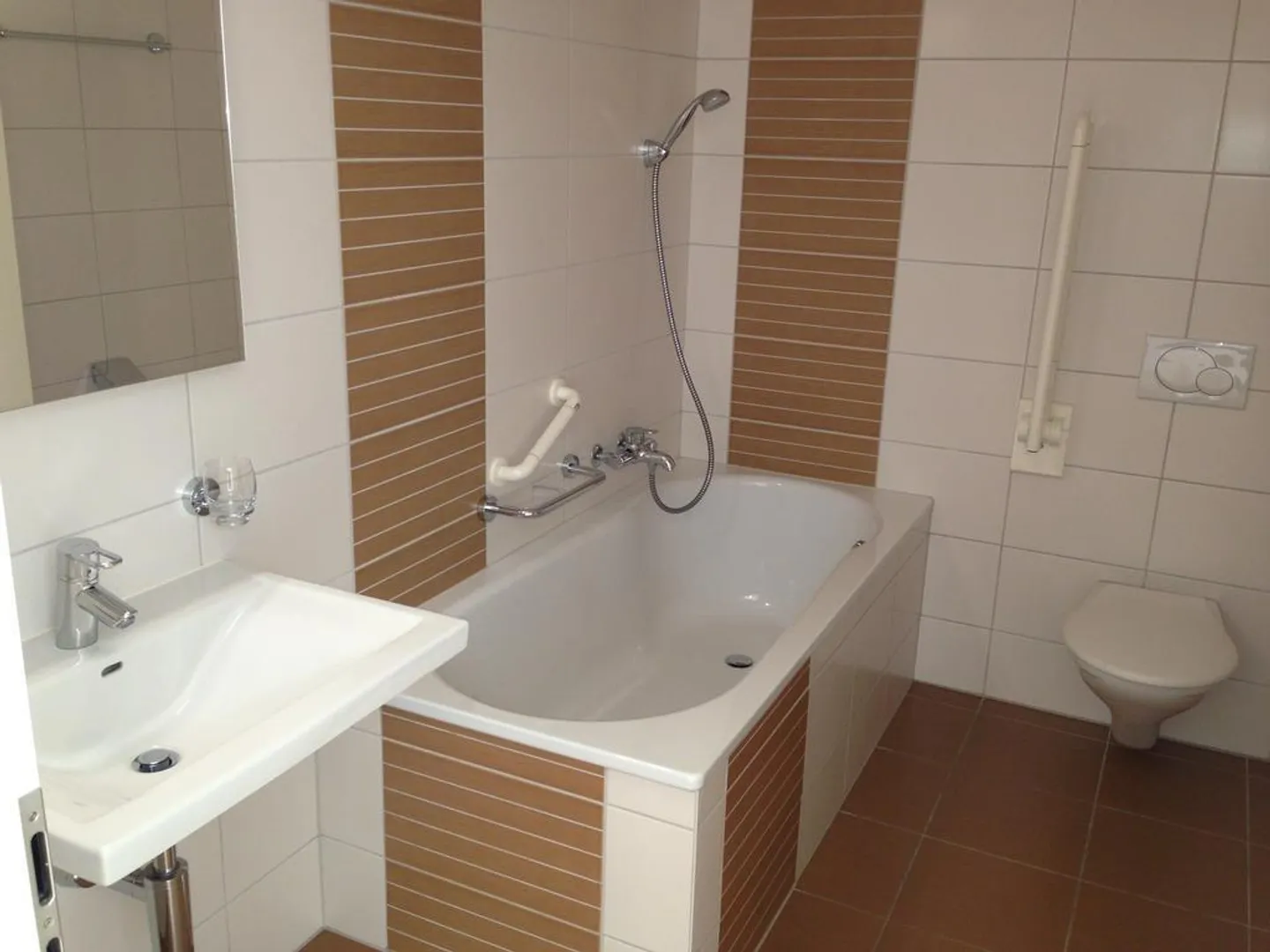 GRANDE TERRAZZA ACCESSIBILE DA TUTTE LE STANZE! - Foto 7 di 8