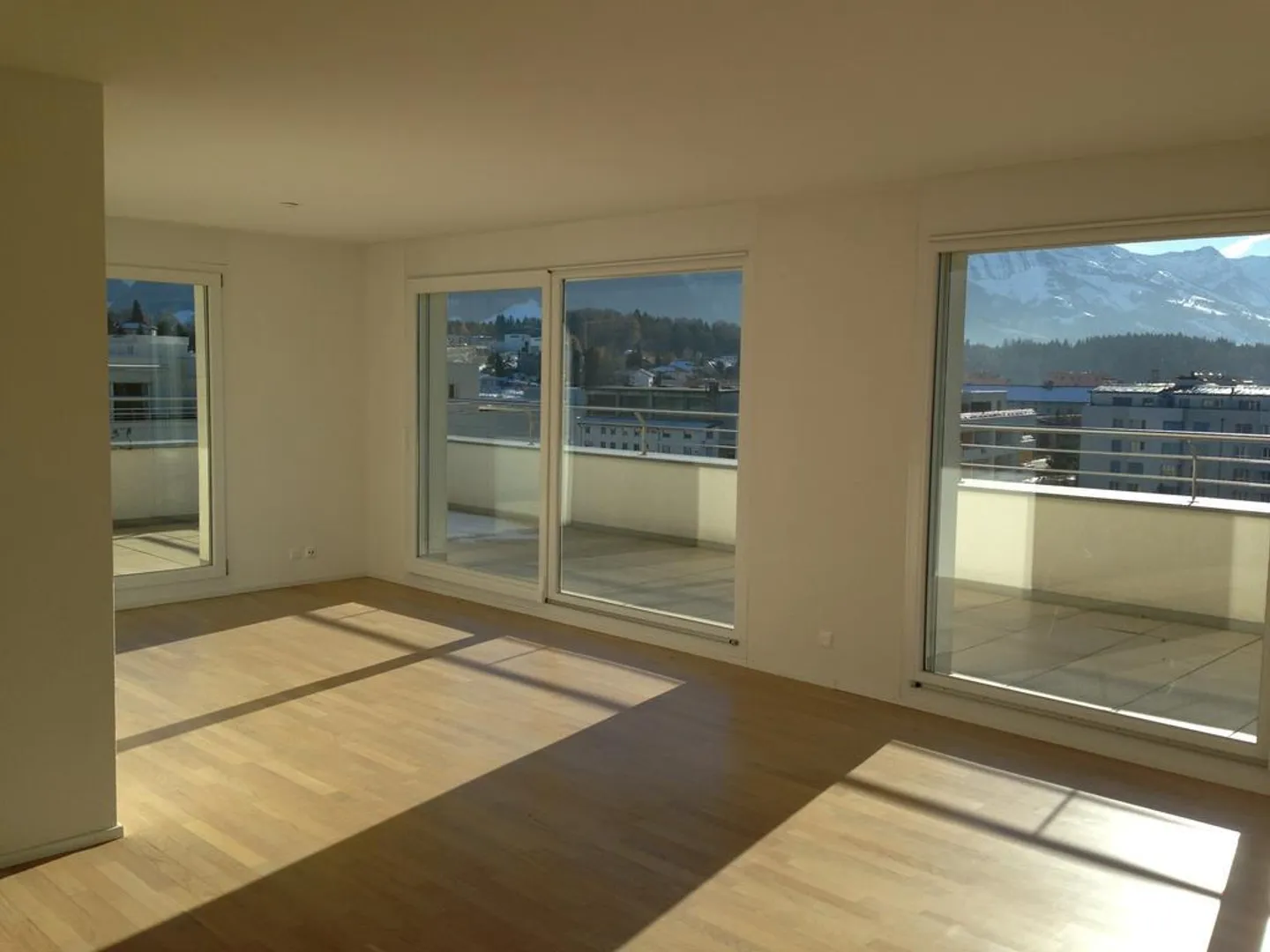 GRANDE TERRAZZA ACCESSIBILE DA TUTTE LE STANZE! - Foto 2 di 8