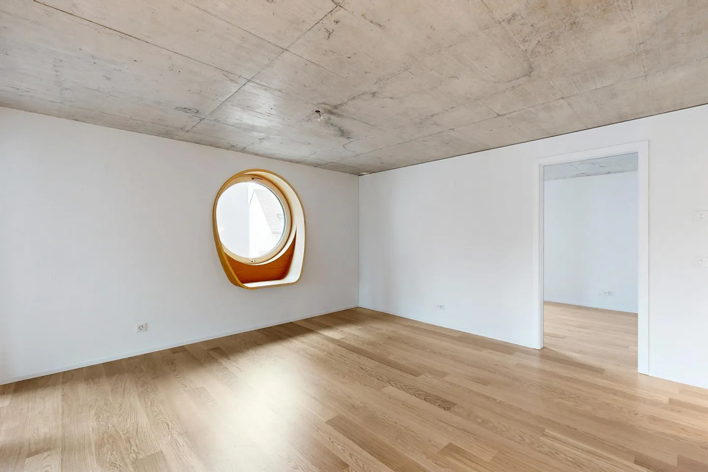 City proximity & comfort - living with style - Photo 3 of 10