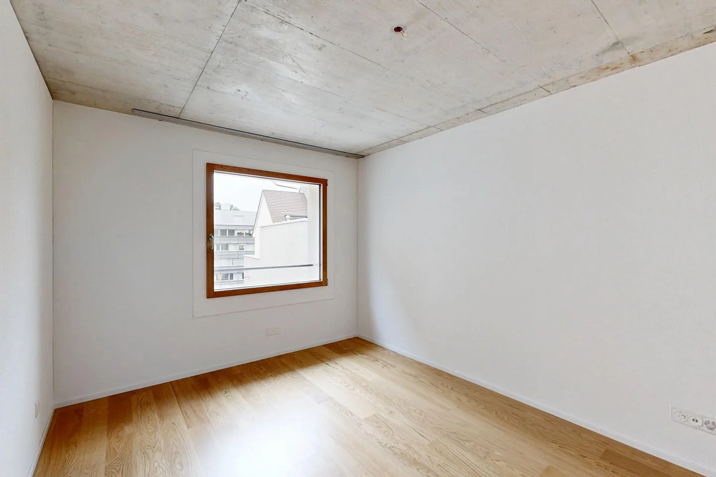 City proximity & comfort - living with style - Photo 5 of 10