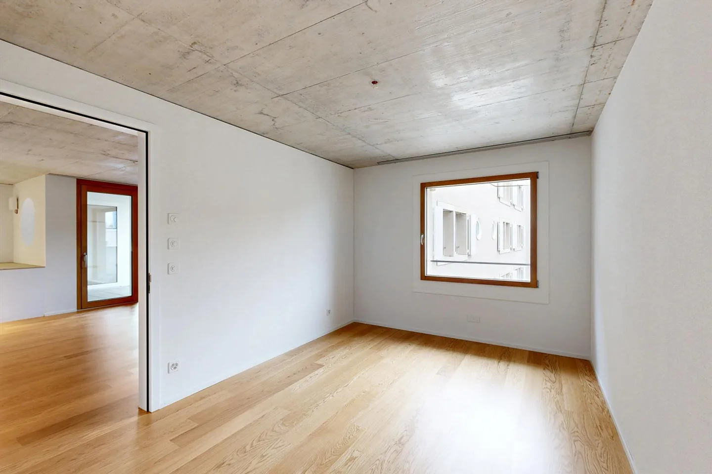 City proximity & comfort - living with style - Photo 6 of 10