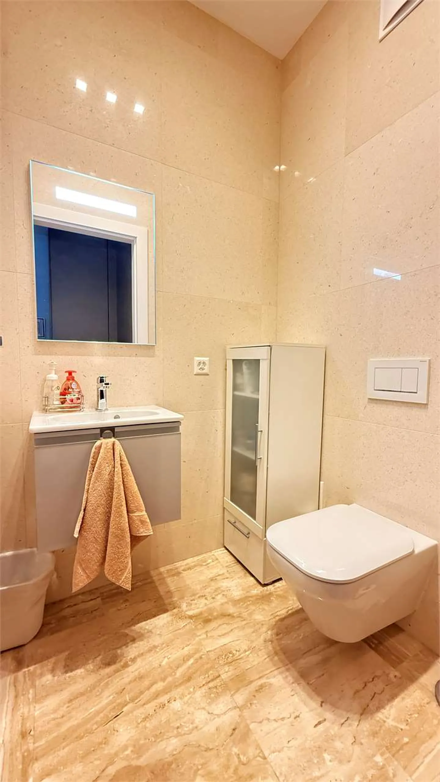 Appartement Élégant avec Vue sur le Lac - Photo 15 sur 16