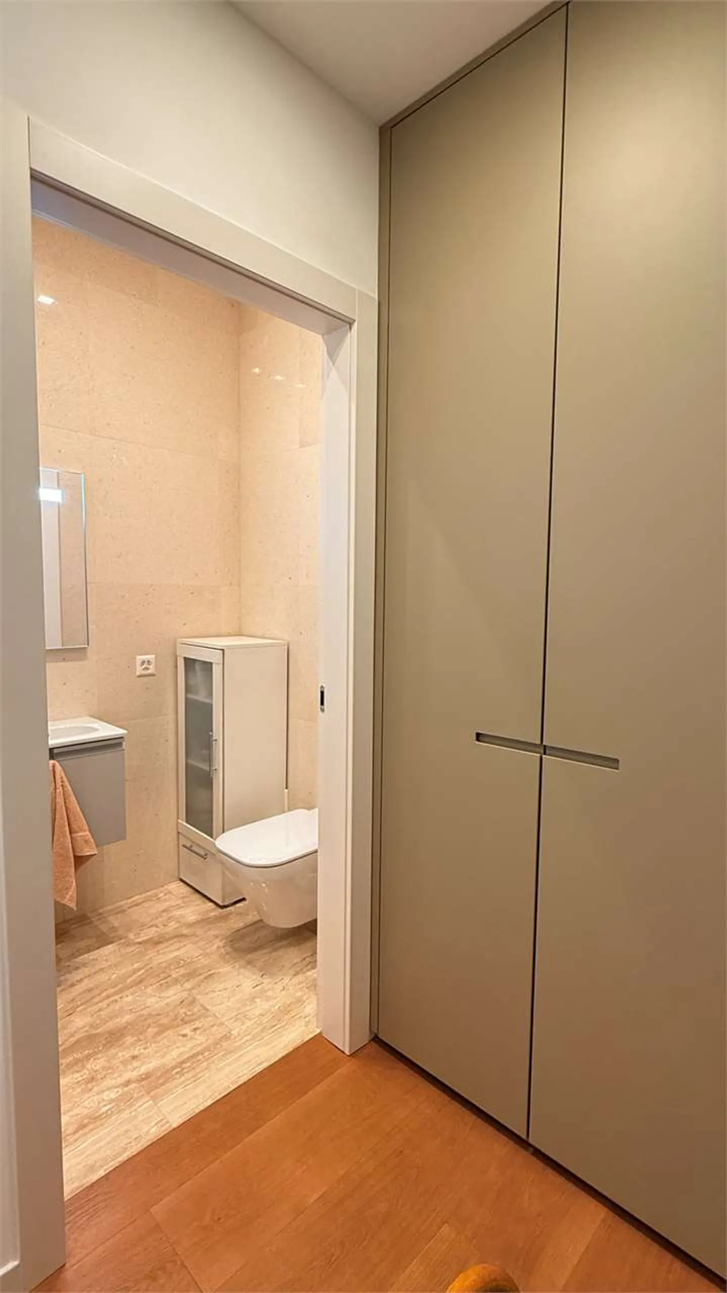 Appartement Élégant avec Vue sur le Lac - Photo 16 sur 16