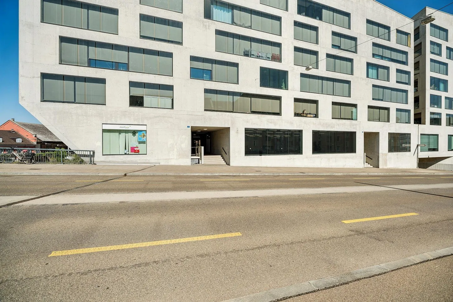 Ampio spazio commerciale con opzioni di utilizzo versatili - Foto 1 di 13