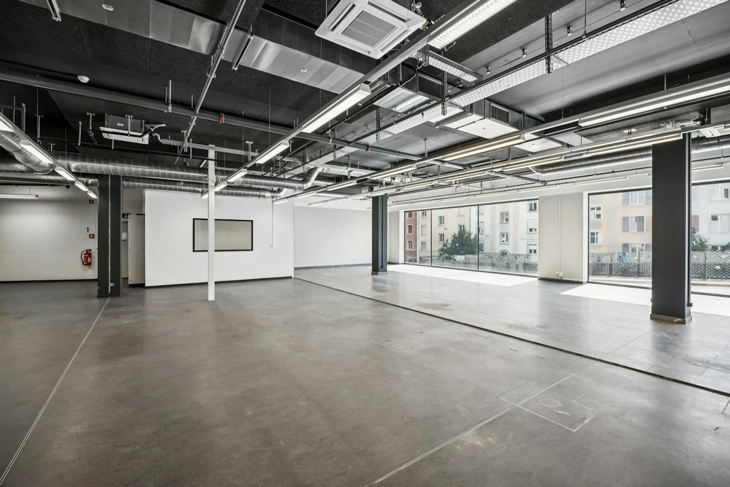 Ampio spazio commerciale con opzioni di utilizzo versatili - Foto 9 di 13