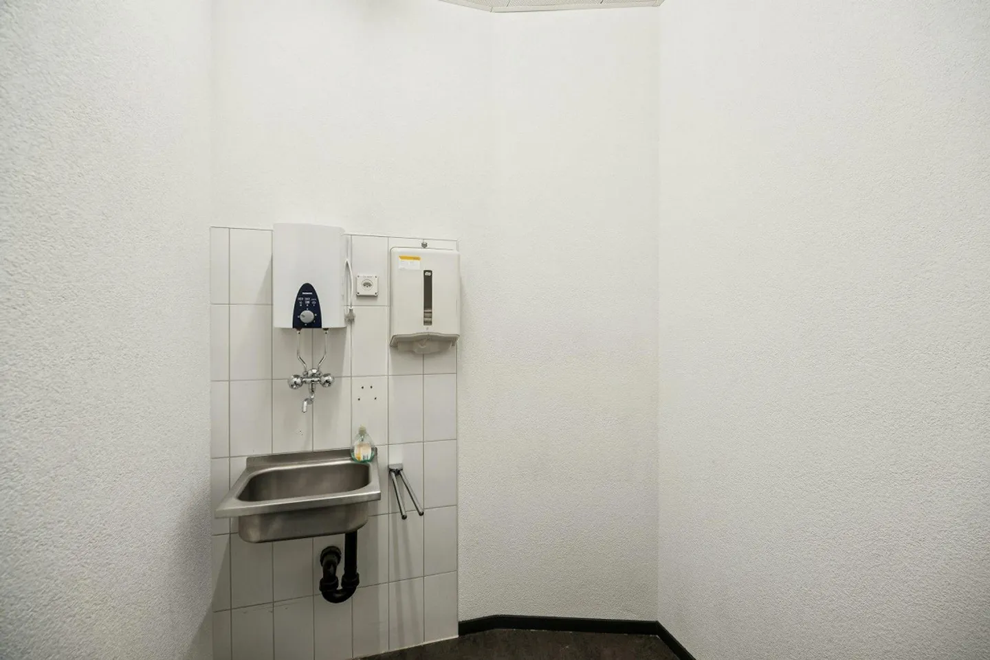 Ampio spazio commerciale con opzioni di utilizzo versatili - Foto 12 di 13