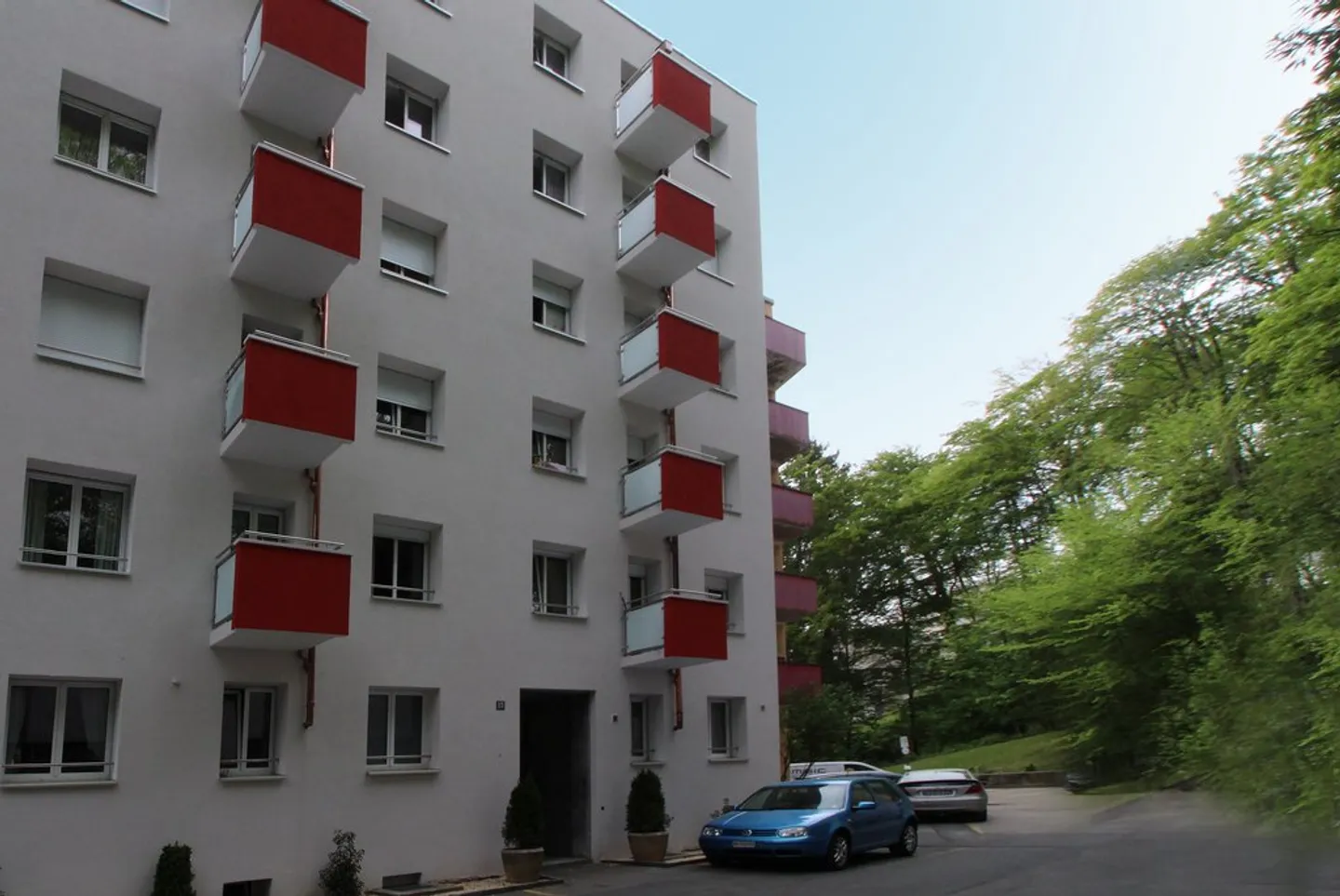 Charming Apartment with Balcony - Photo 2 of 9