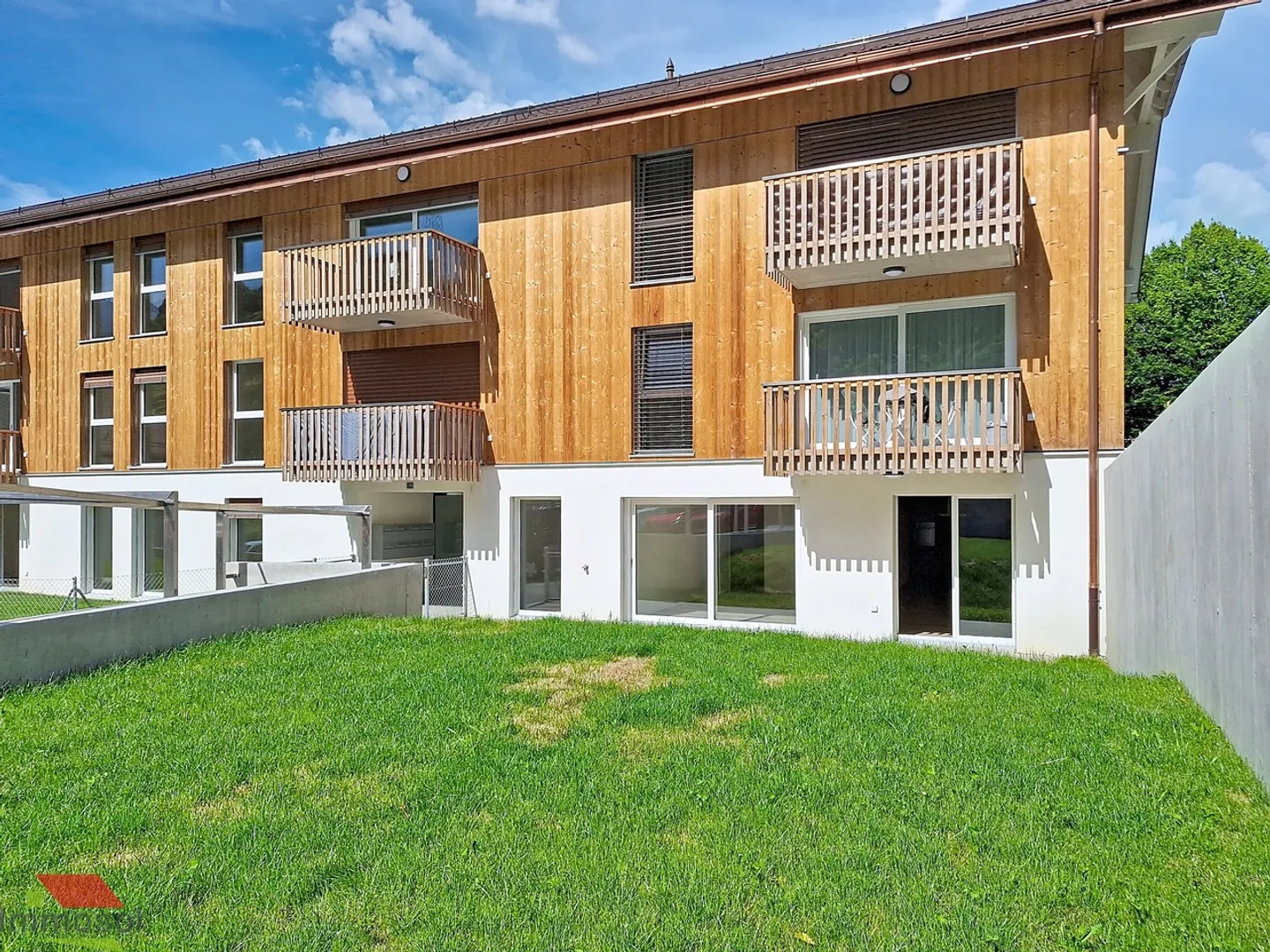 Appartamento moderno con giardino - Foto 2 di 8