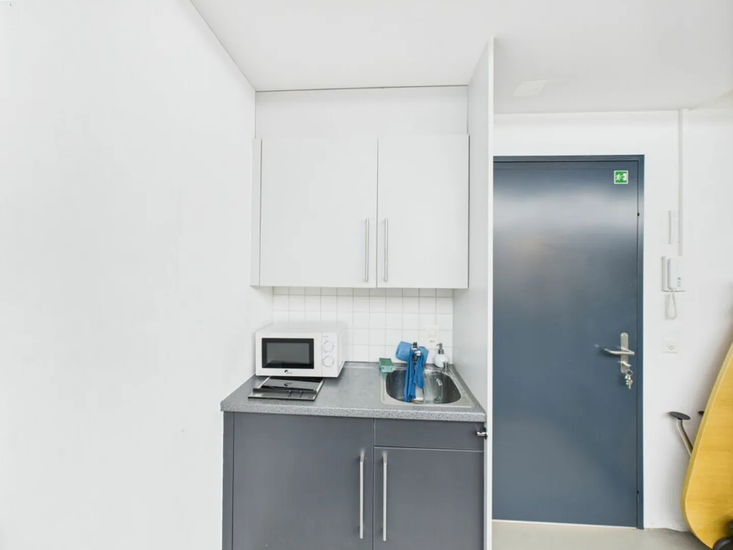 Two Floors Character - Modern Commercial Unit with Charm & Location Advantage Copy - Photo 11 of 12