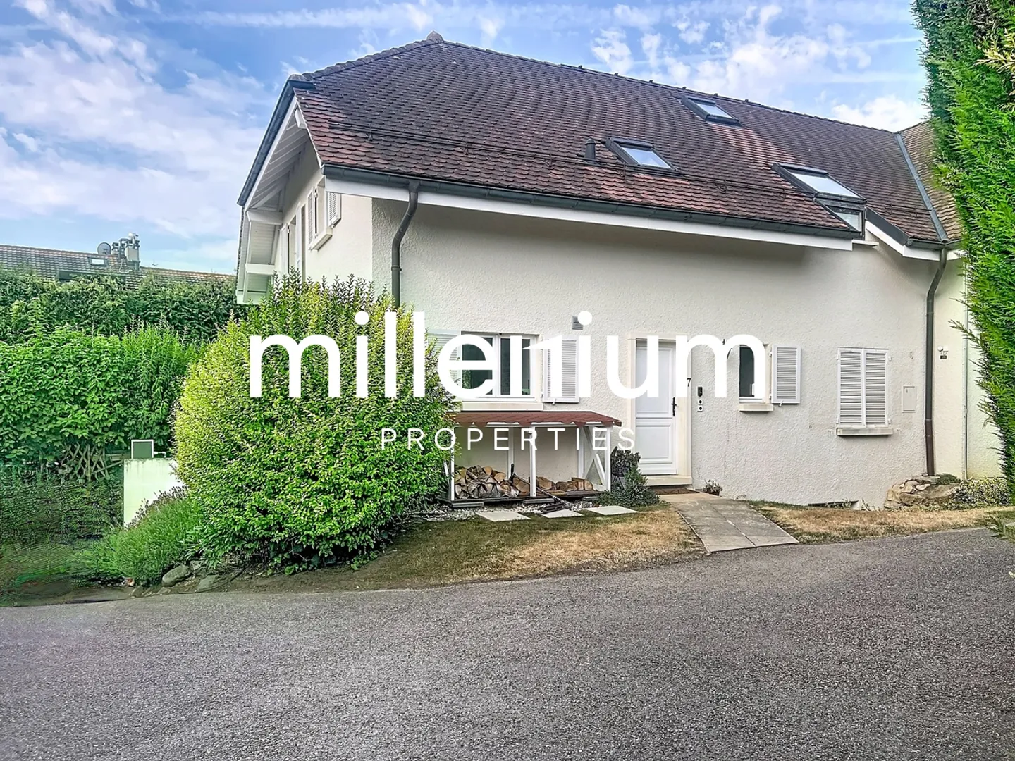 Charming Duplex with Garden & Pool - Photo 3 of 15