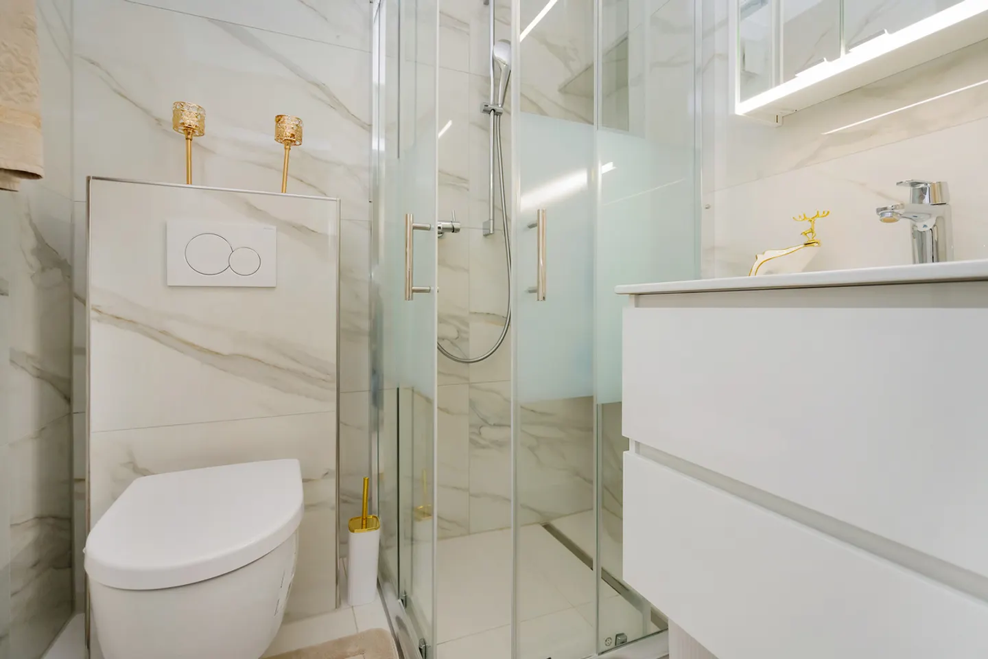 Appartement spacieux de 5,5 pièces dans un emplacement central à Belp - Photo 4 sur 11