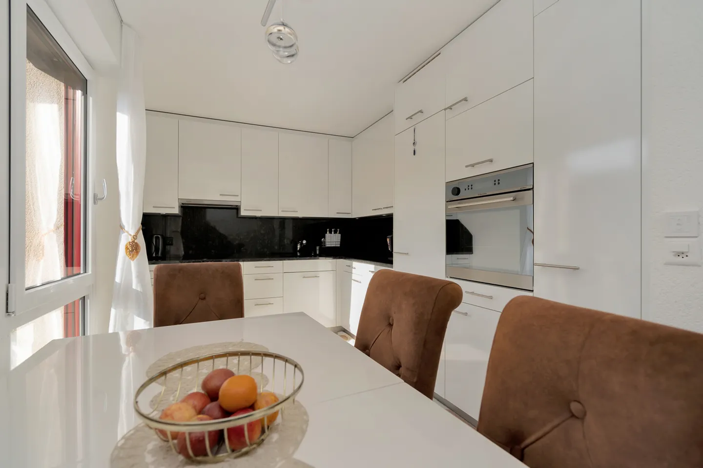 Appartement spacieux de 5,5 pièces dans un emplacement central à Belp - Photo 5 sur 11