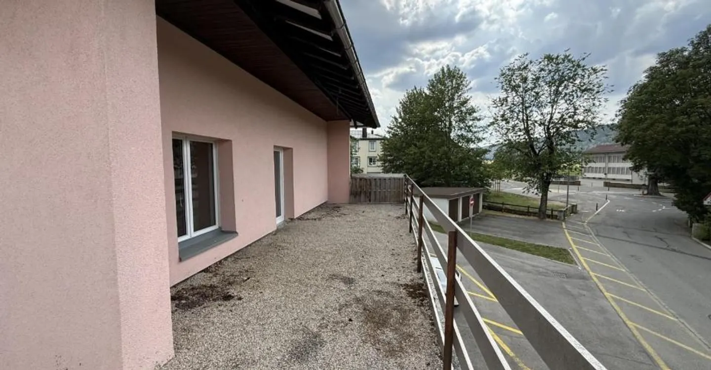 Una rara proprietà nel cuore di Brassus, che combina spazio residenziale e commerciale, con un grande potenziale di investimento - Foto 5 di 13