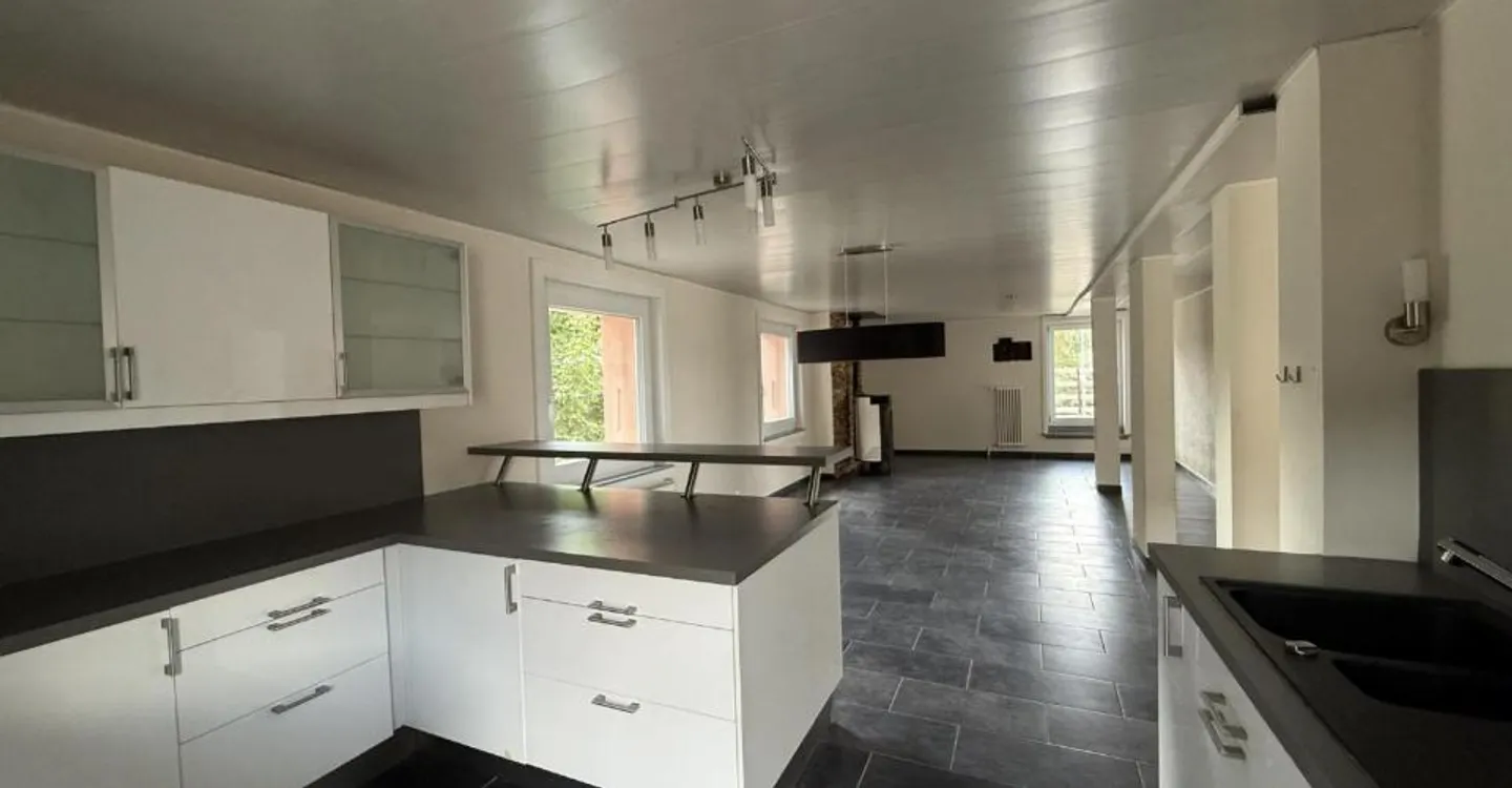 Una rara proprietà nel cuore di Brassus, che combina spazio residenziale e commerciale, con un grande potenziale di investimento - Foto 11 di 13