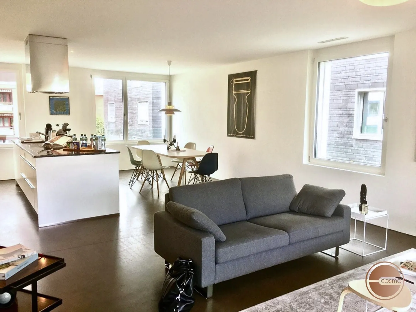 STILVOLLES 4.5 ZI. APARTMENT MITTEN IN DER STADT / STYLISH 4.5 ROOM APARTMENT IN THE MIDDLE OF CITY - Foto 4 von 15