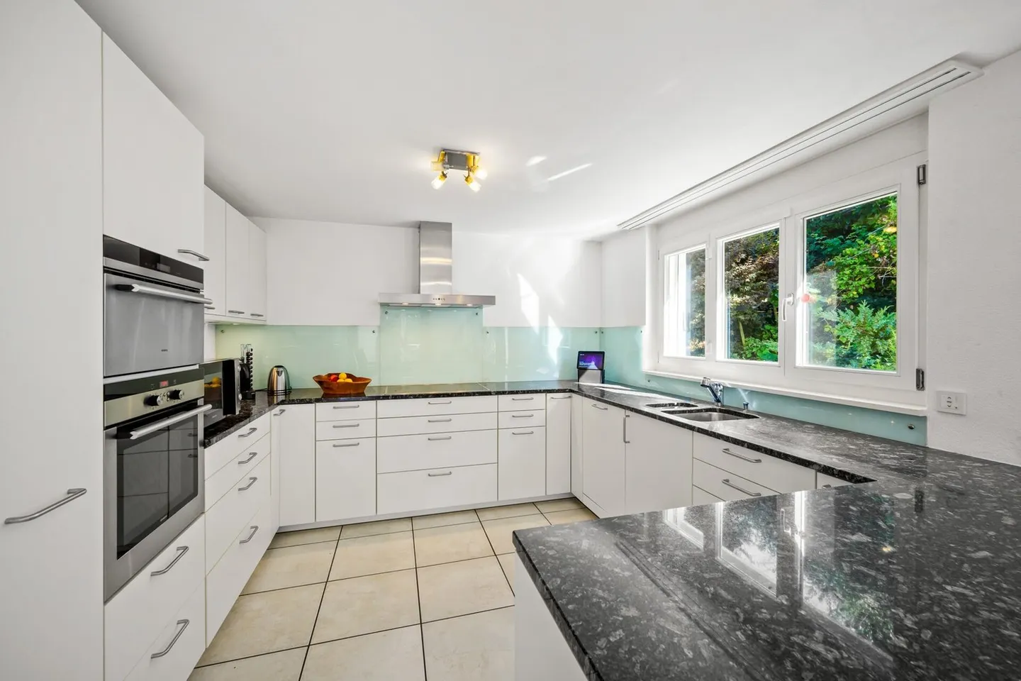 Exclusive semi-detached house with privacy and plenty of greenery - Photo 8 of 13