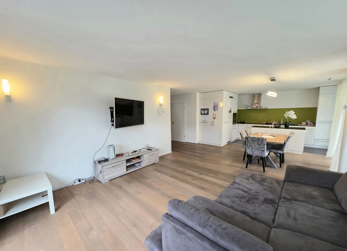 Modern, hell, with garden, here you feel at home! - Photo 4 of 11