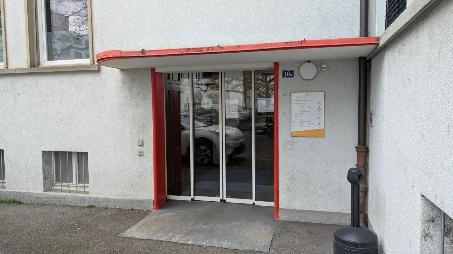 Ufficio spazioso nell'area Buss di Pratteln – 43 m² al 2° piano dell'edificio amministrativo - Foto 2 di 6