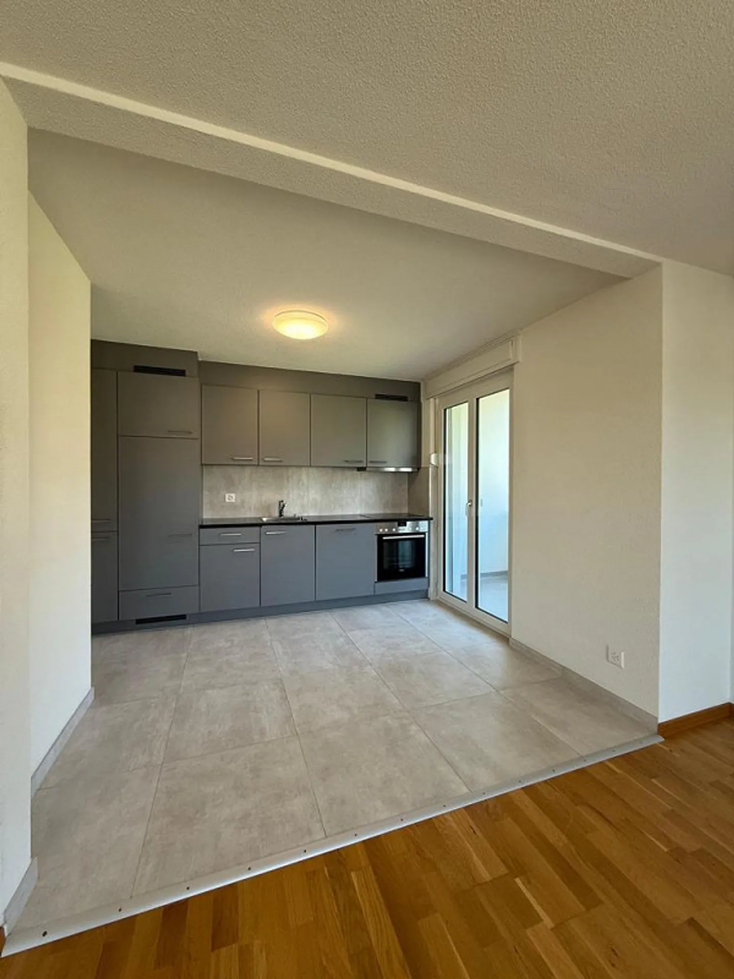 Modern 3.5-room apartment on the 3rd floor with two balconies - Photo 1 of 12
