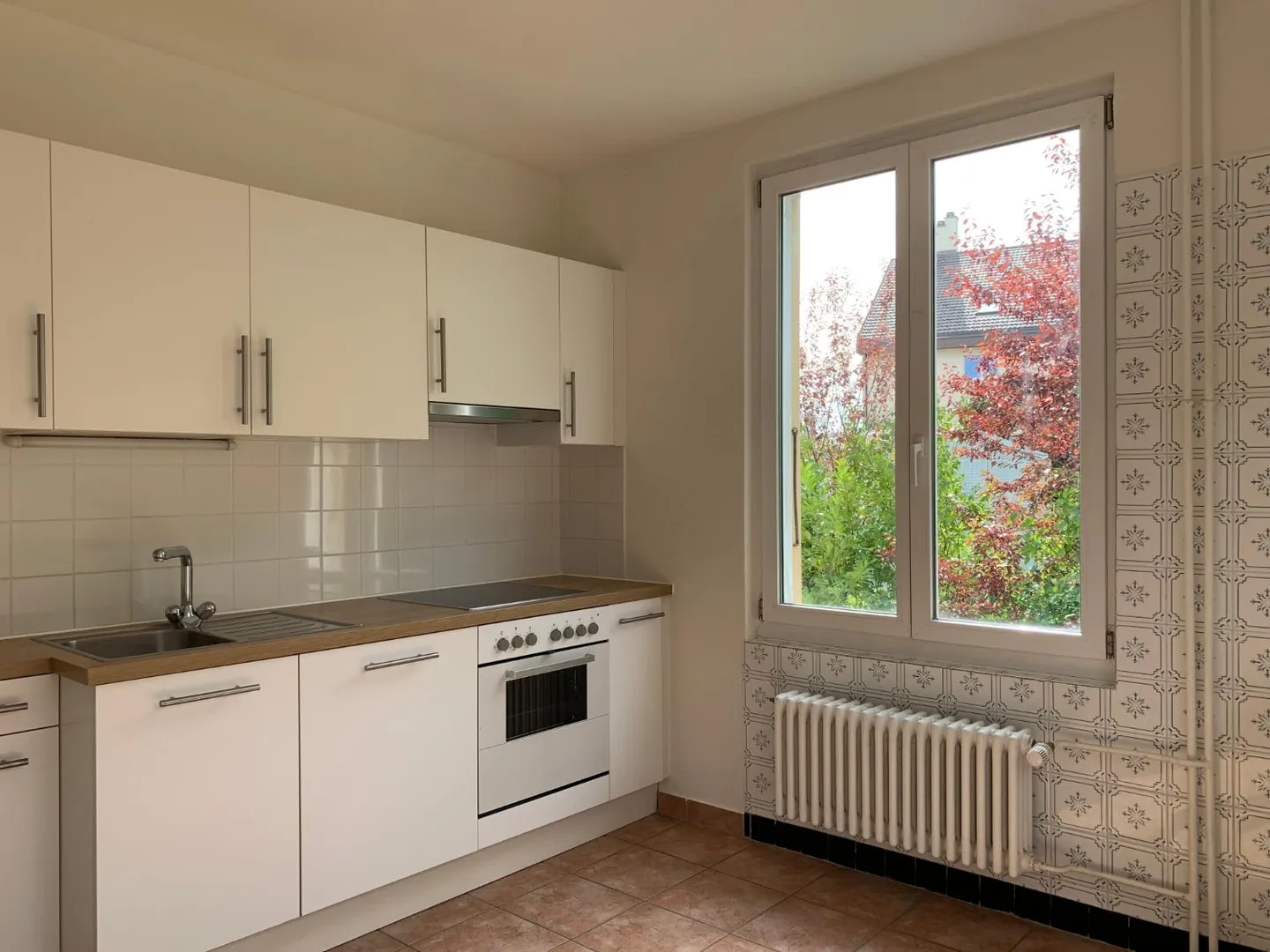 Detached villa with 4 rooms and garden - Photo 1 of 13