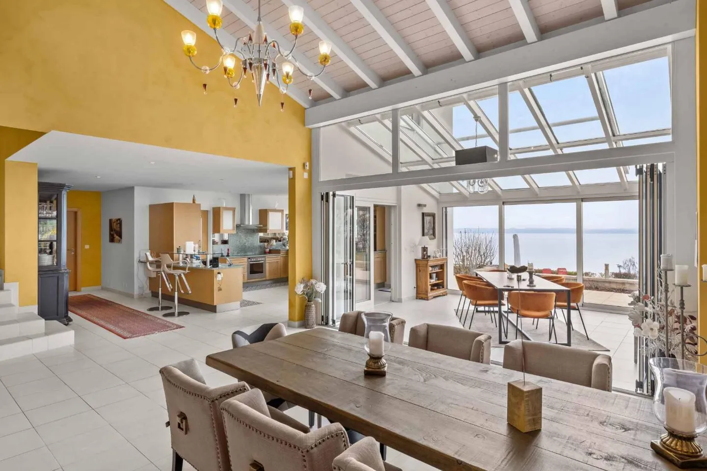 Zeitgenössische Villa mit Pool und Panoramablick - Foto 2 von 9