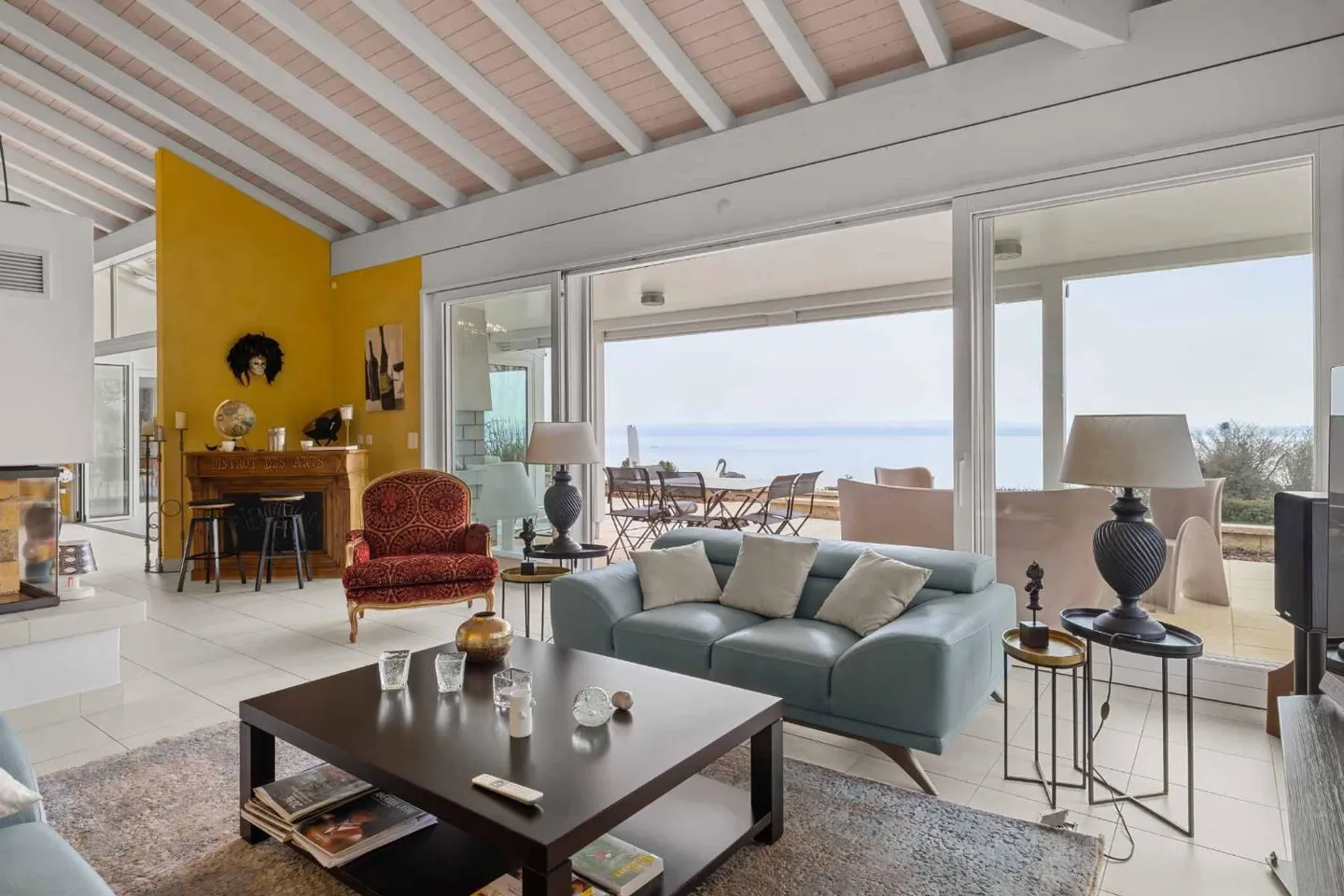 Zeitgenössische Villa mit Pool und Panoramablick - Foto 3 von 9