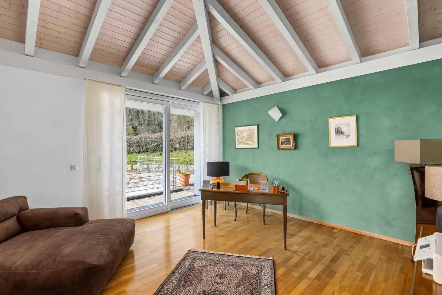 Zeitgenössische Villa mit Pool und Panoramablick - Foto 4 von 9