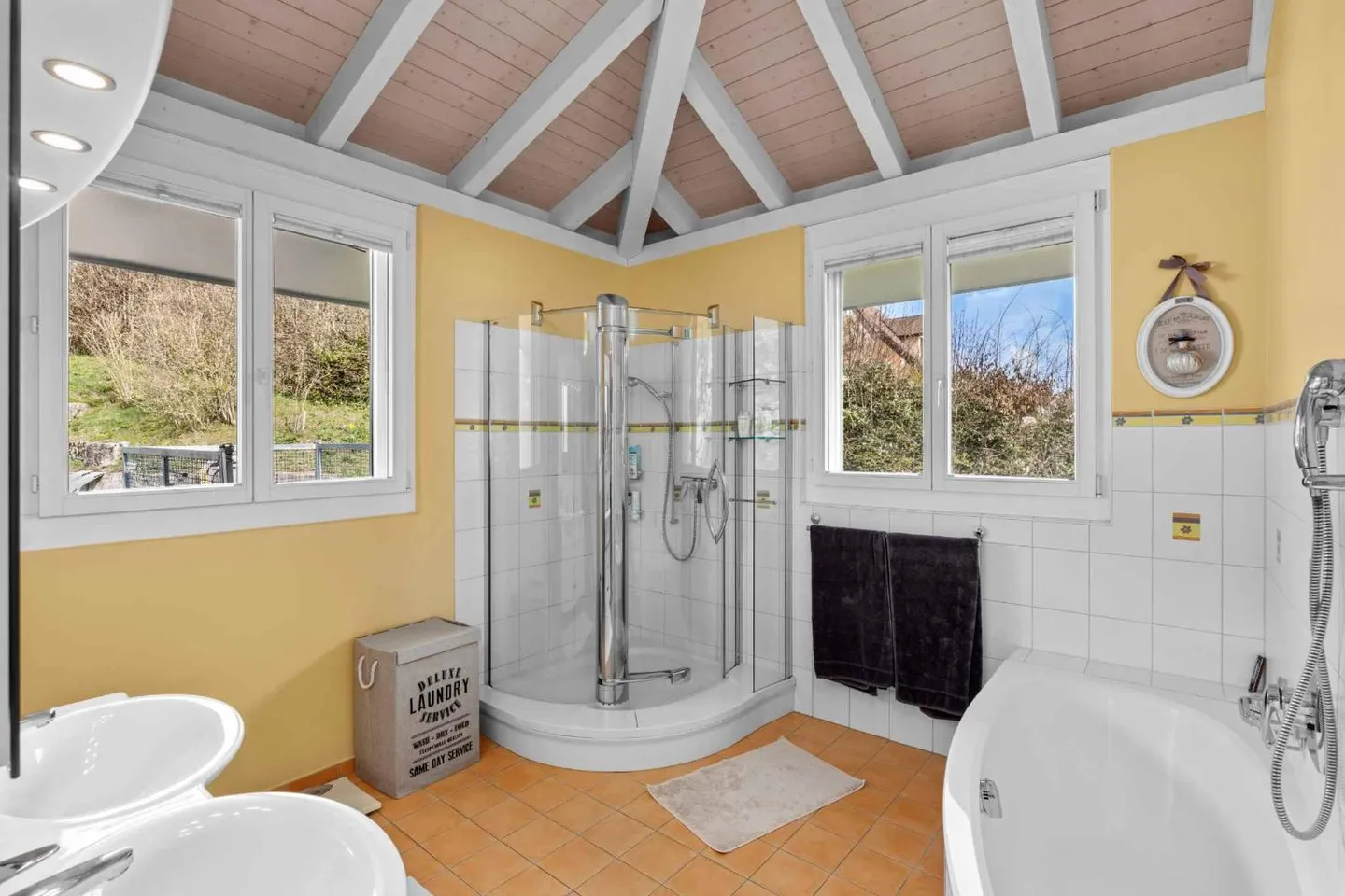 Zeitgenössische Villa mit Pool und Panoramablick - Foto 5 von 9