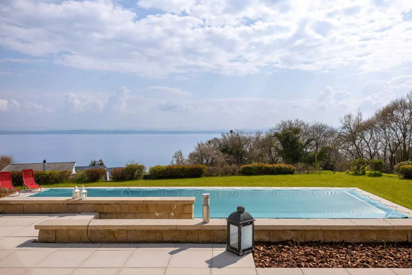 Zeitgenössische Villa mit Pool und Panoramablick - Foto 9 von 9