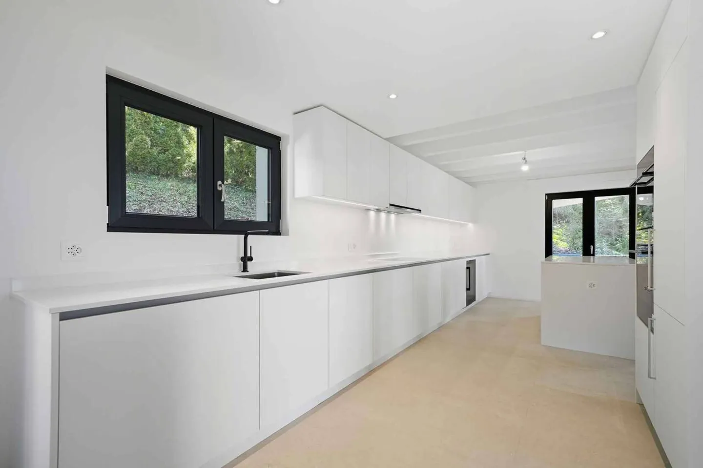 Charming Individual Villa - Photo 6 of 13