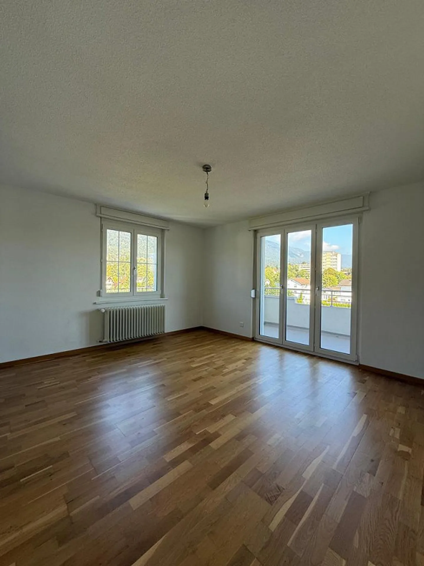 Modern 3.5-room apartment on the 3rd floor with two balconies - Photo 3 of 12