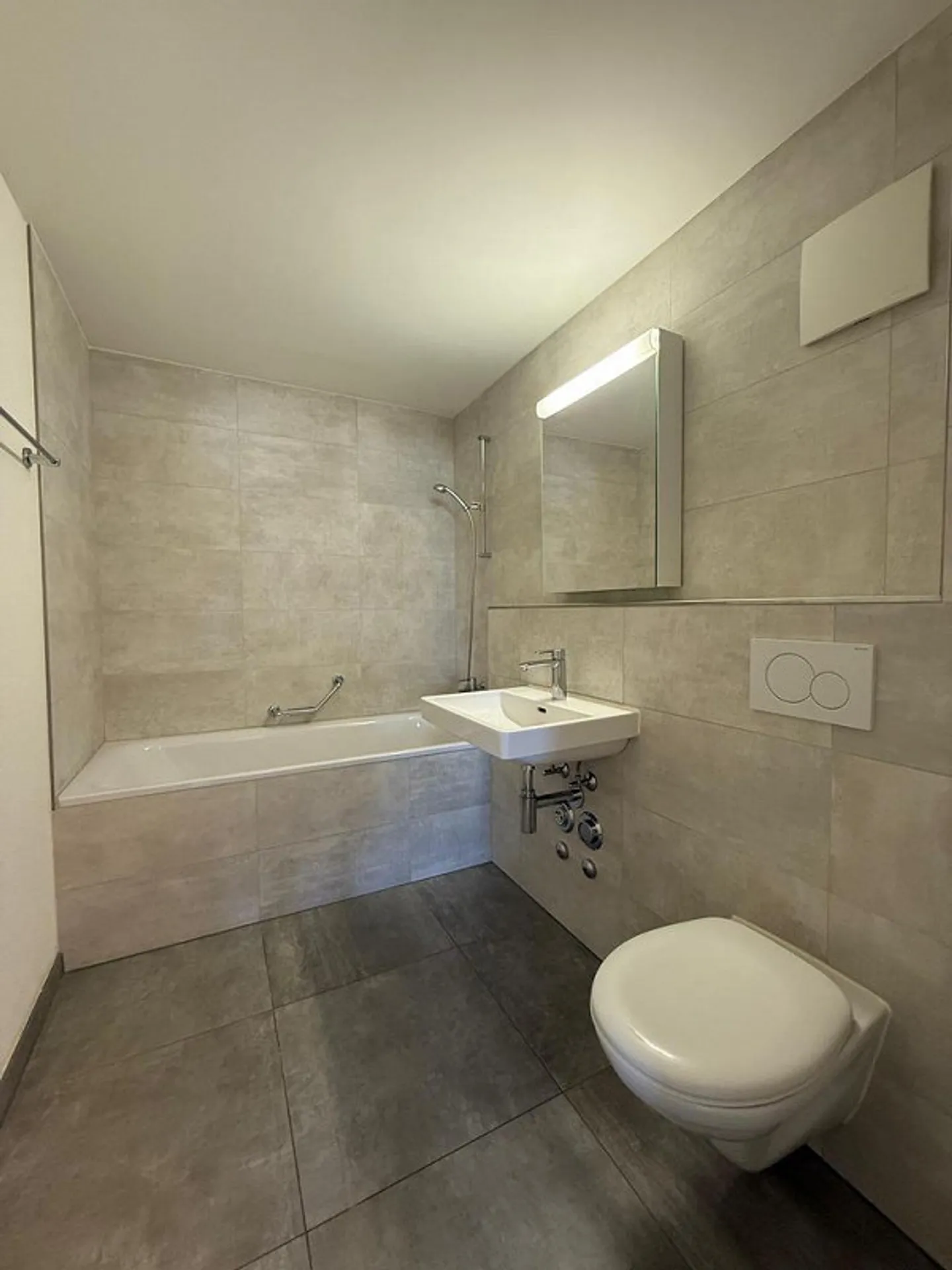 Modern 3.5-room apartment on the 3rd floor with two balconies - Photo 6 of 12