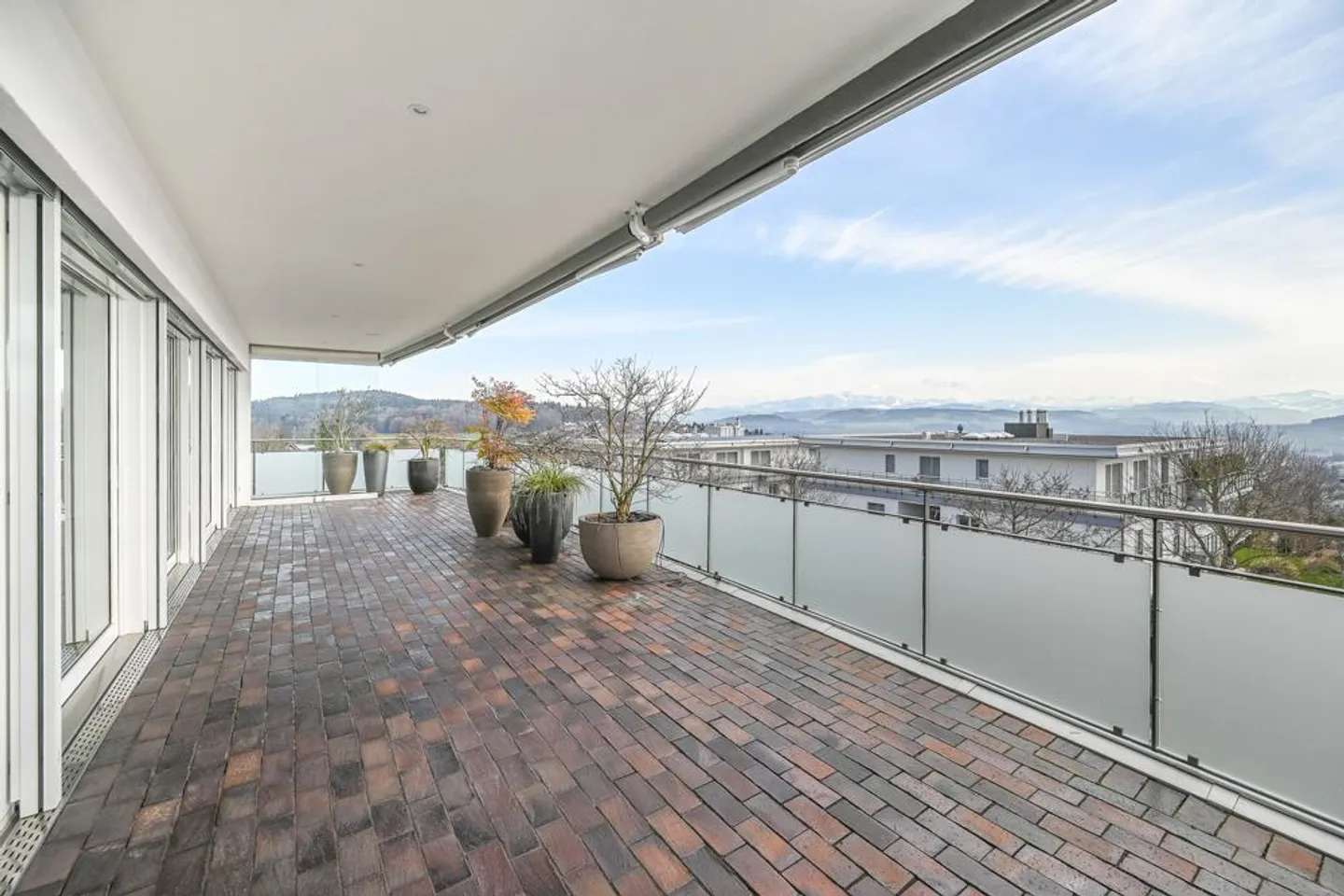 Exclusive penthouse apartment with mountain view - Photo 4 of 7