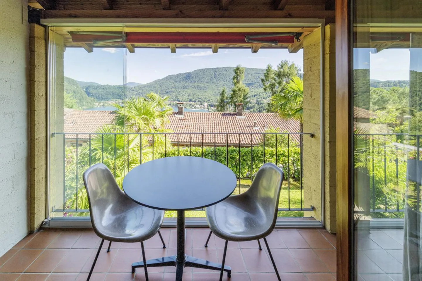 Objet unique REFH pour amateurs en pente avec vue sur le lac - Photo 12 sur 28