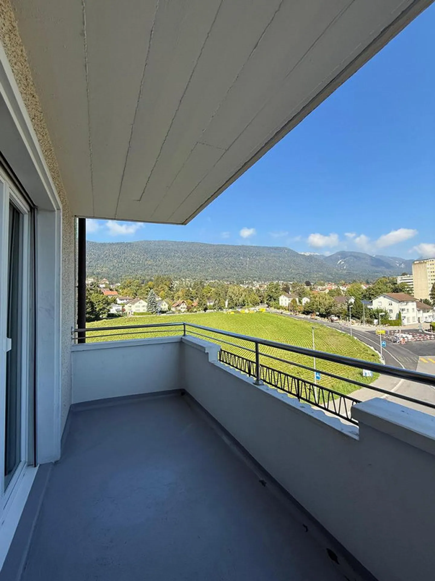 Modern 3.5-room apartment on the 3rd floor with two balconies - Photo 8 of 12