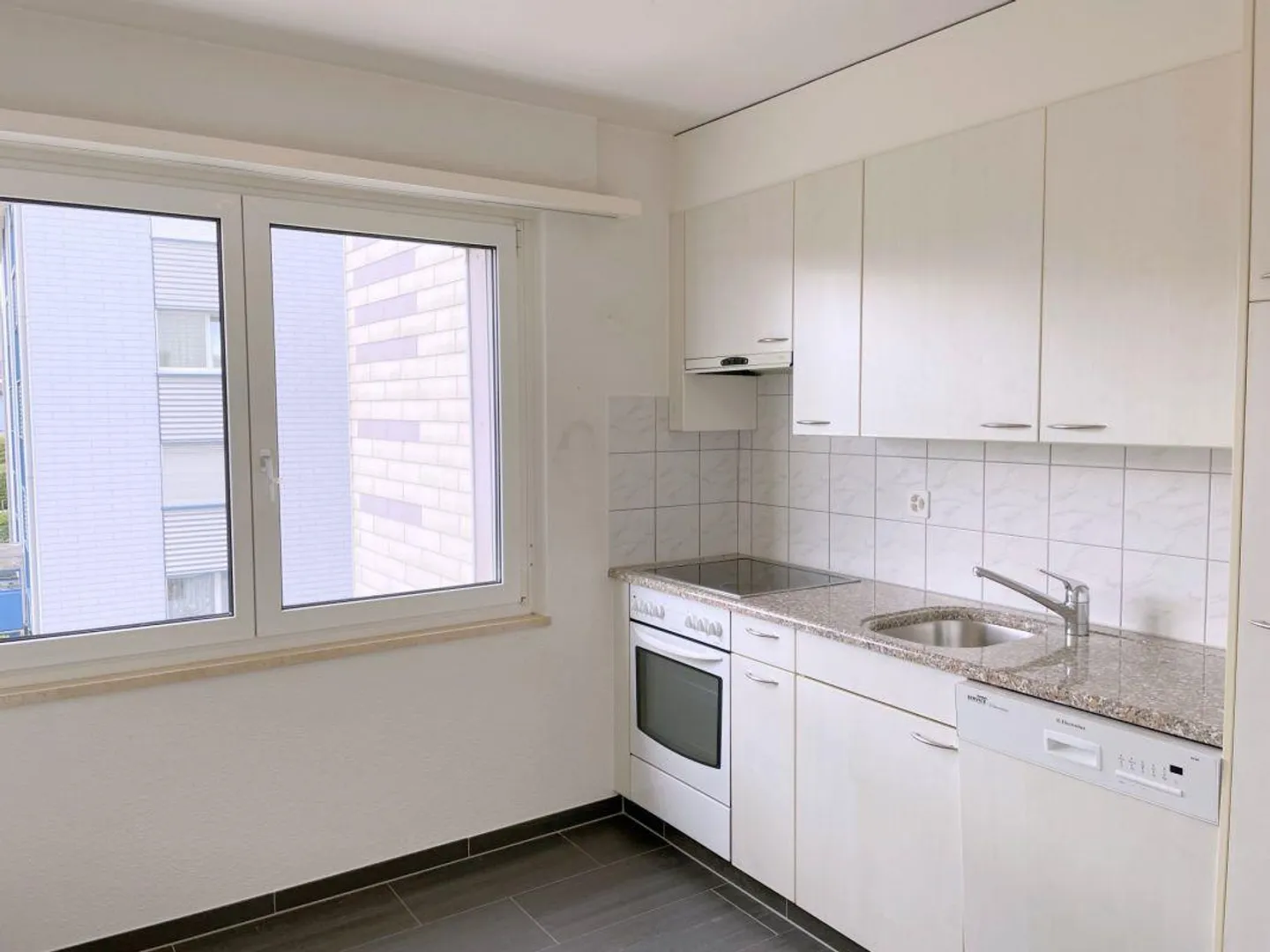 Beautiful, Quiet 3.5 Room Apartment - Photo 1 of 11