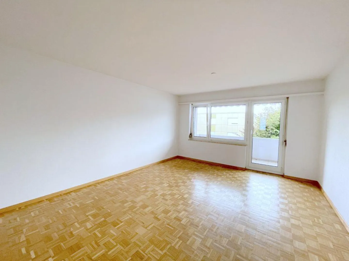 Beautiful, Quiet 3.5 Room Apartment - Photo 7 of 11