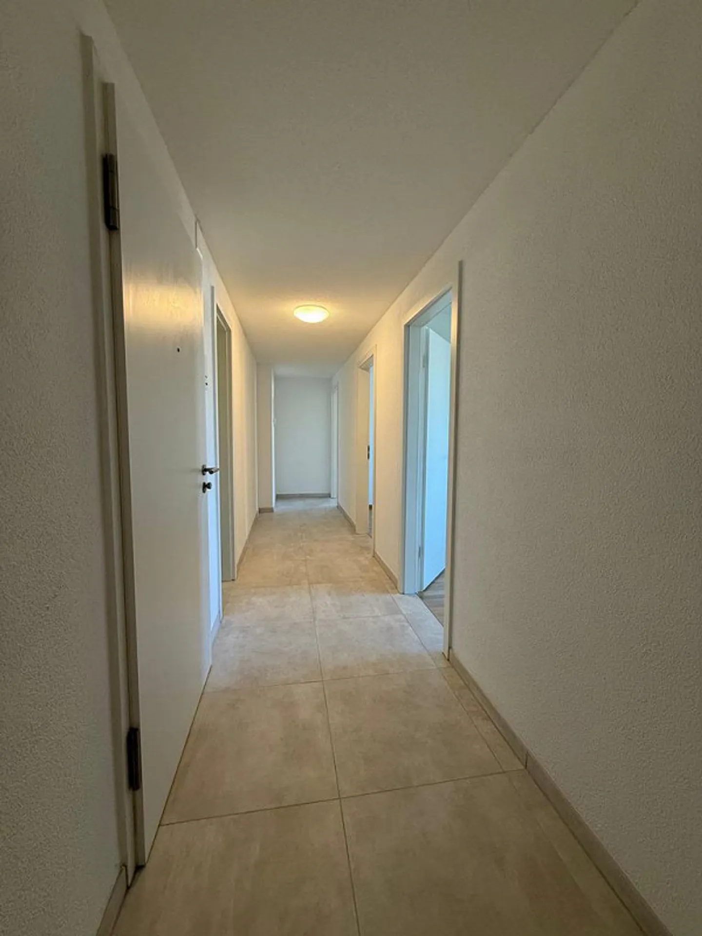 Modern 3.5-room apartment on the 3rd floor with two balconies - Photo 10 of 12