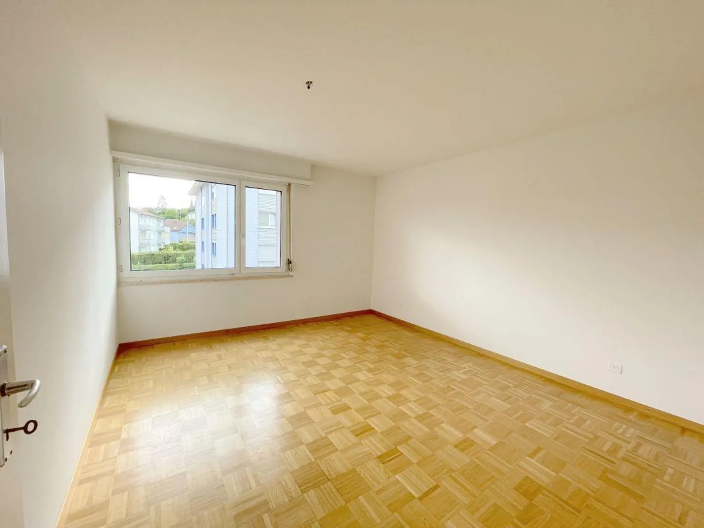 Beautiful, Quiet 3.5 Room Apartment - Photo 8 of 11