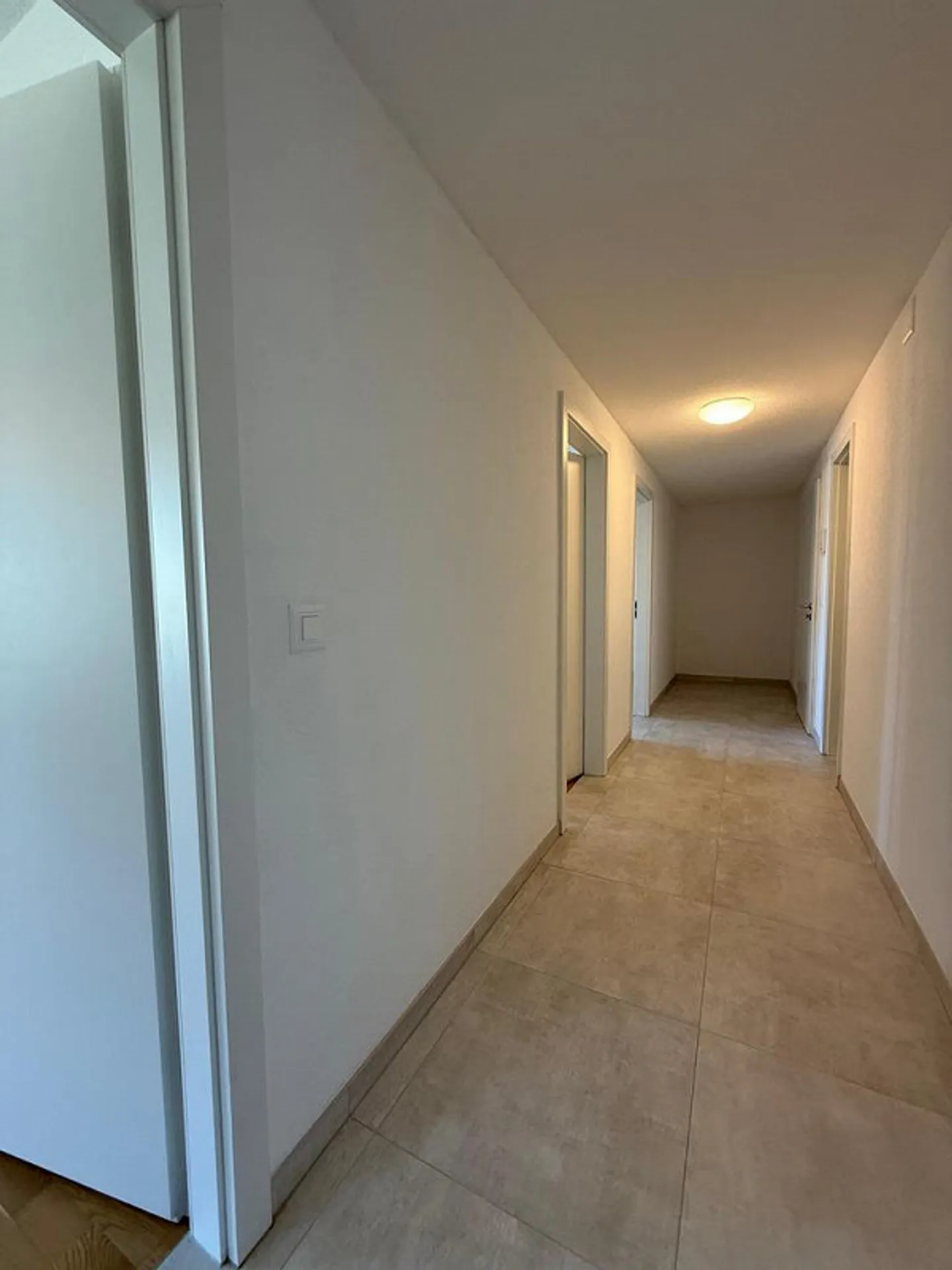 Modern 3.5-room apartment on the 3rd floor with two balconies - Photo 11 of 12