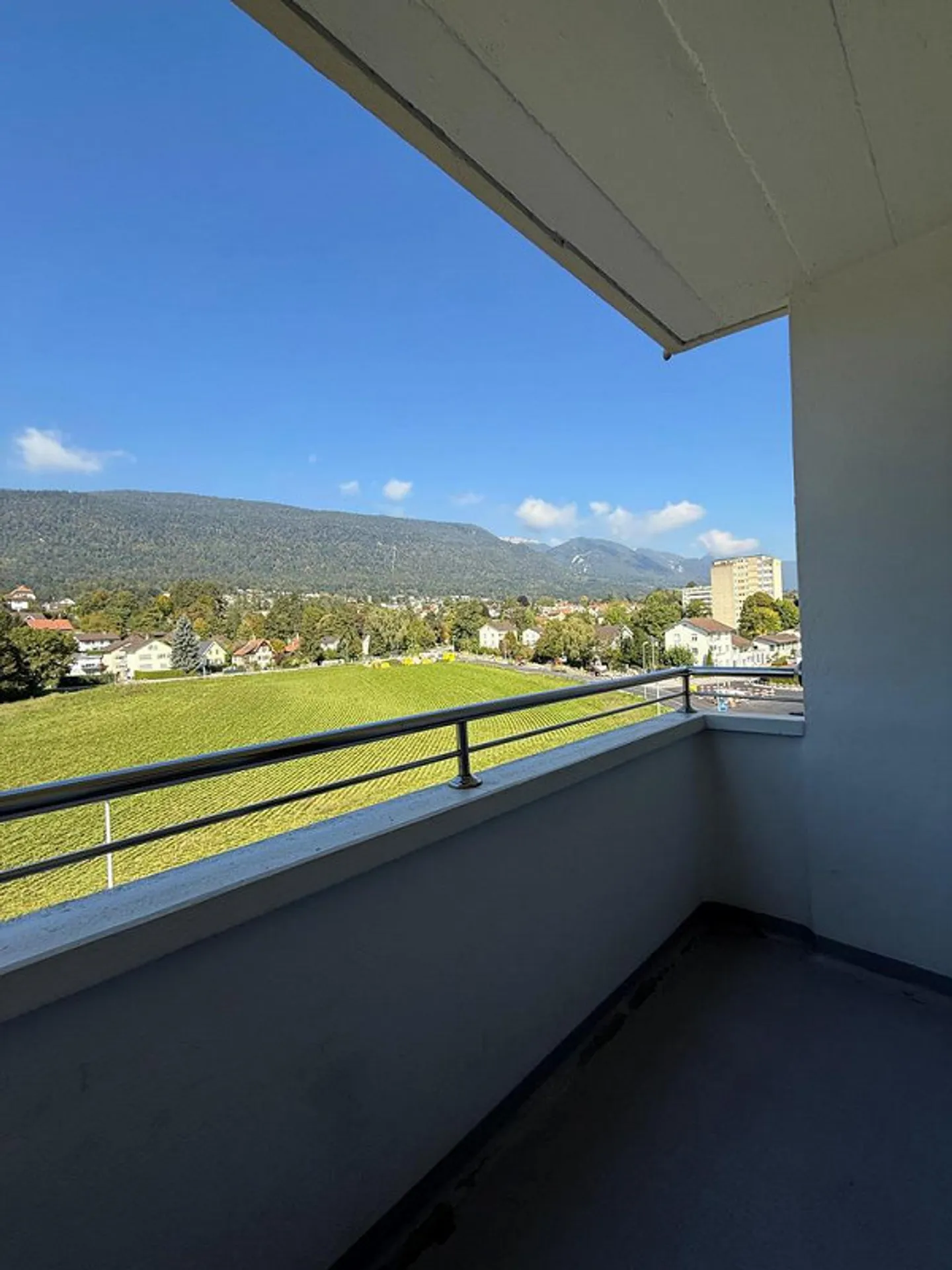 Modern 3.5-room apartment on the 3rd floor with two balconies - Photo 9 of 12